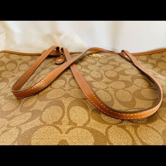 ❌SOLD❌Coach signature canvas tote - Picture 7 of 10